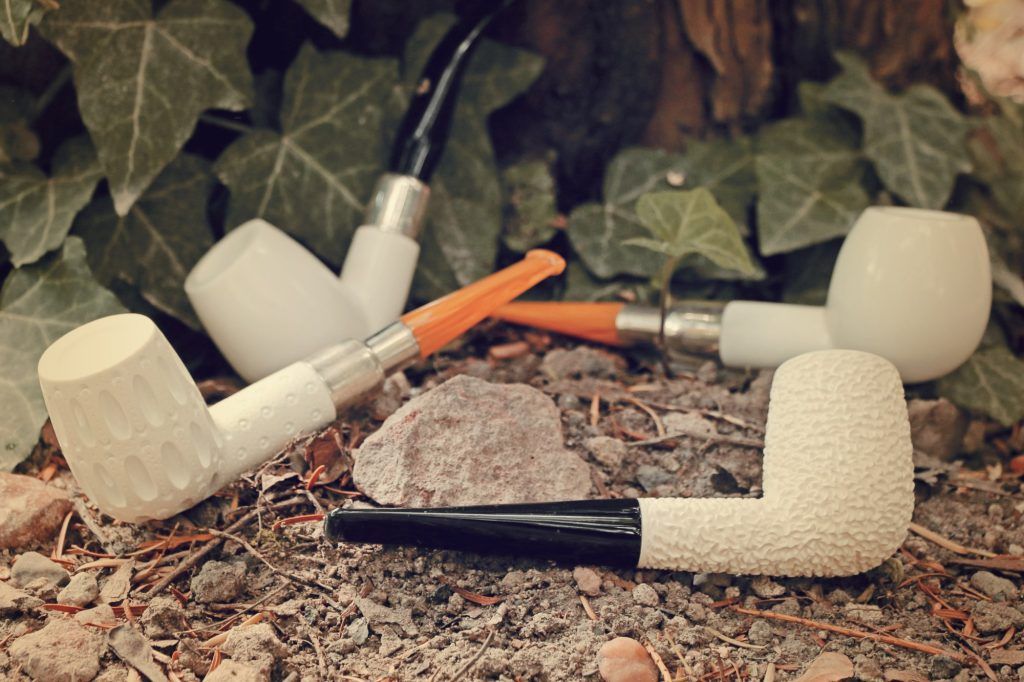 WHAT IS MEERSCHAUM