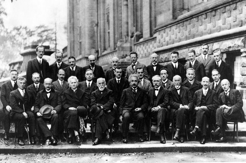 نیلز بور پدر فیزیک کوانتوم، از مشاهیر دنیای پیپ 4 نیلز بور پدر فیزیک کوانتوم، از مشاهیر دنیای پیپ