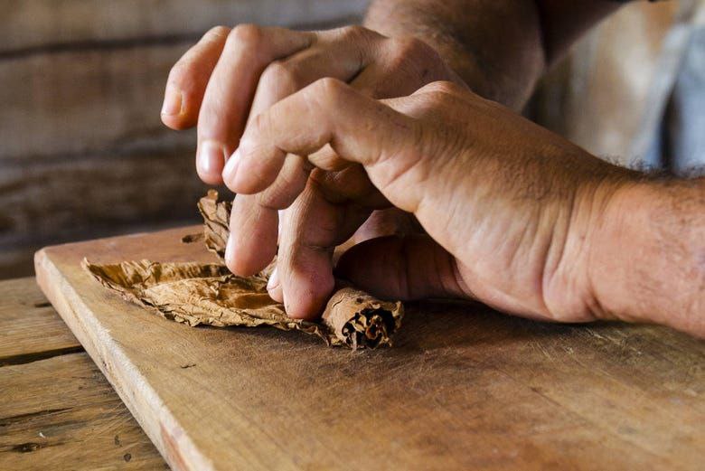 مراحل پیچیدن سیگار 4 مراحل پیچیدن سیگار