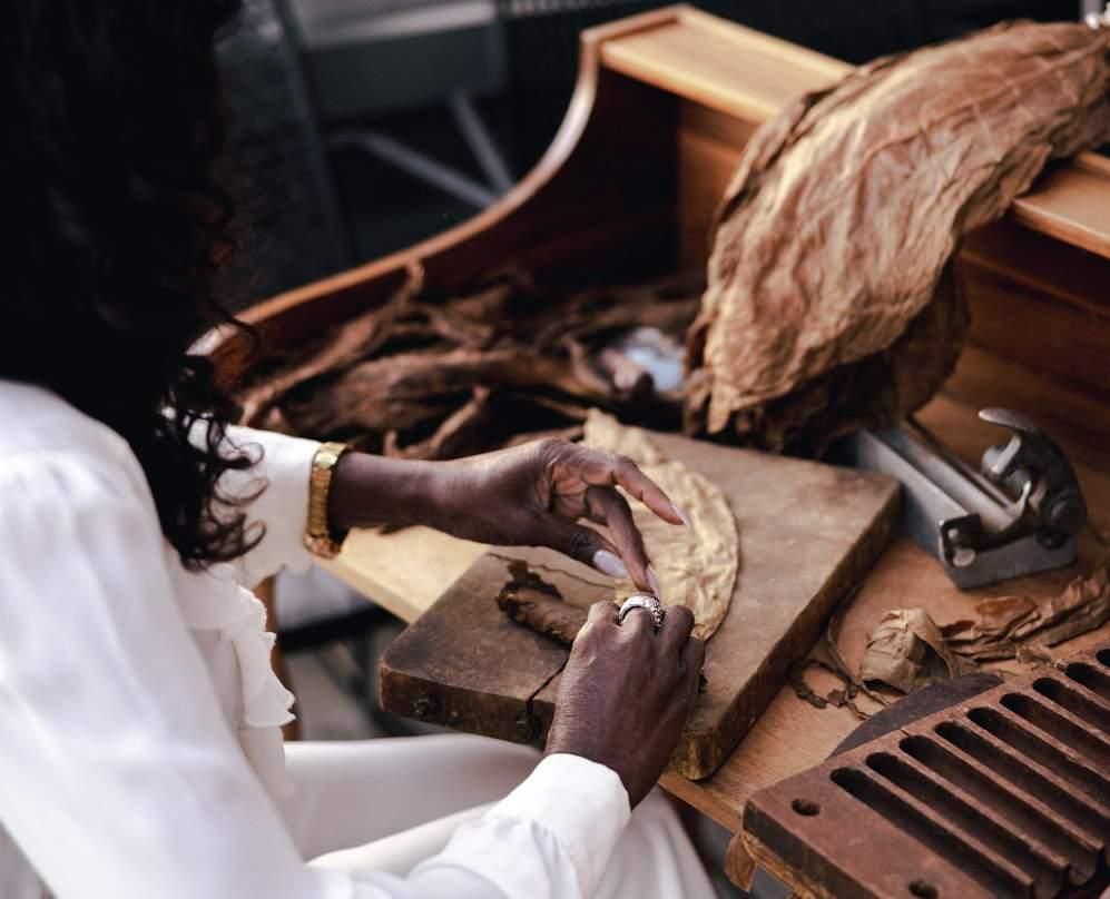 مراحل پیچیدن سیگار 1 مراحل پیچیدن سیگار