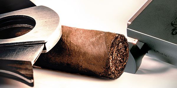 برش صحیح و روشن کردن سیگار، پاسارگاد تاباک، ماسترو رحیمی