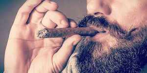 ارتباط شخصیت با مدل دست گرفتن سیگاربرگ