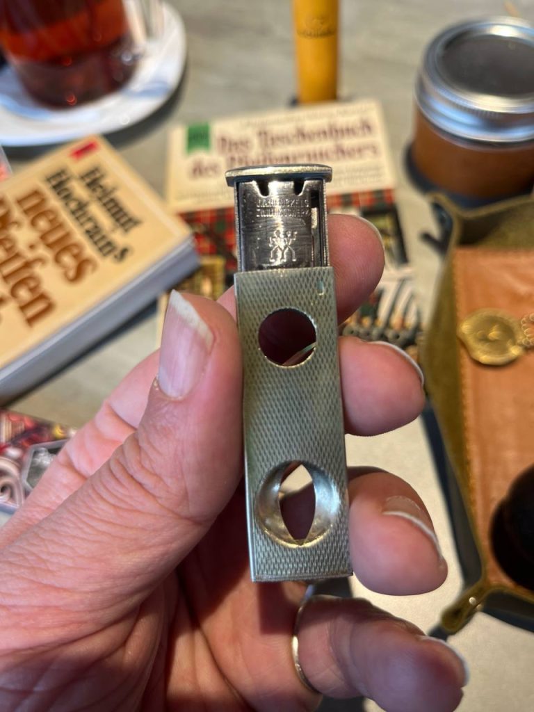 داستان کاتر های سیگاربرگ عجیب که در دست ماسترو رحیمی بود چیست ؟