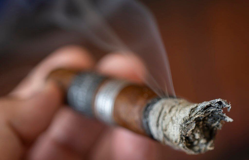 سیگار برگ لیگا پرایوادا دارای جزئیات دقیق در پروفایل طعم