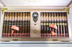 همکاری افسانهای : عرضه انحصاری هومیدور قرمز "لا اونیون" از پدر من و تاتوآژه در اواخر سپتامبر 1 همکاری افسانهای : عرضه انحصاری هومیدور قرمز "لا اونیون" از پدر من و تاتوآژه در اواخر سپتامبر