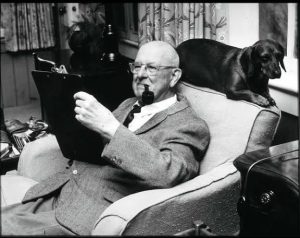 پی جی وودهاوس : استاد بیرقیب طنز و شاهکارهای دودآلود 5 پی جی وودهاوس : استاد بی رقیب طنز و شاهکار های دود آلود