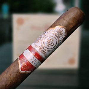 سمفونی پاییزی : هنر انتخاب و بهره‌مندی از بهترین سیگار برگ‌ها در فصل طلایی