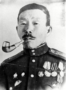 خدای پیپ در جنگ : داستان شگفت‌انگیز سمیون دانیلوویچ نوموکونوف ، تک‌تیرانداز سیبری