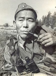 خدای پیپ در جنگ : داستان شگفت‌انگیز سمیون دانیلوویچ نوموکونوف ، تک‌تیرانداز سیبری