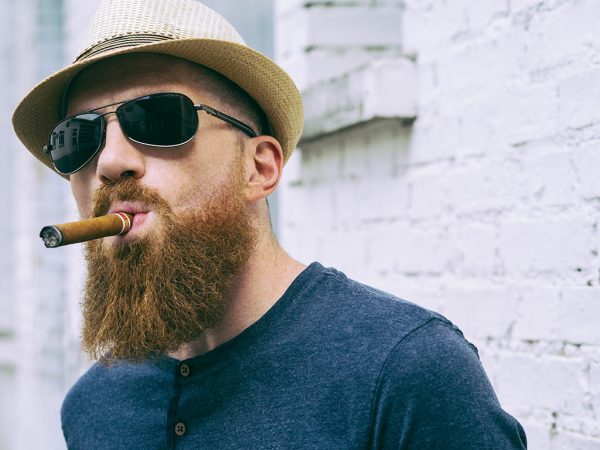 bearded-man-with-sunglasses-smoking-a-cigar-picture-photo-دانلود-عکس-مدل-مرد-سیگار-شاتراستوک-صورت-عینک-drrj-1015